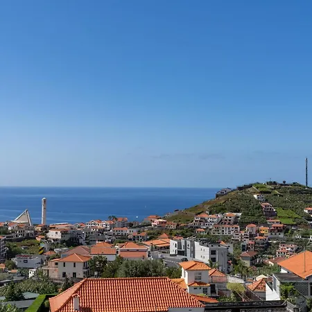 Lobos Horizon By An Island *