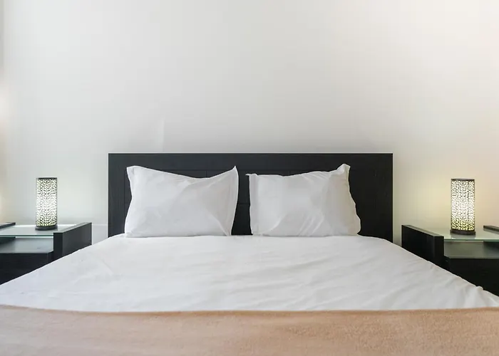 Lobos Horizon By An Island *