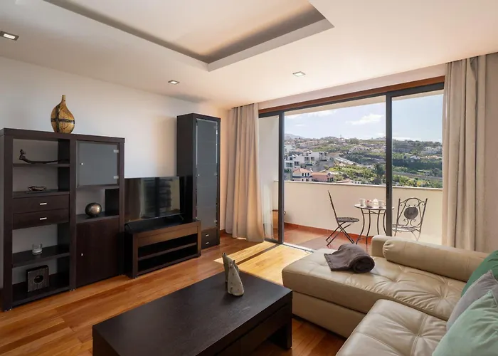 Lobos Horizon By An Island