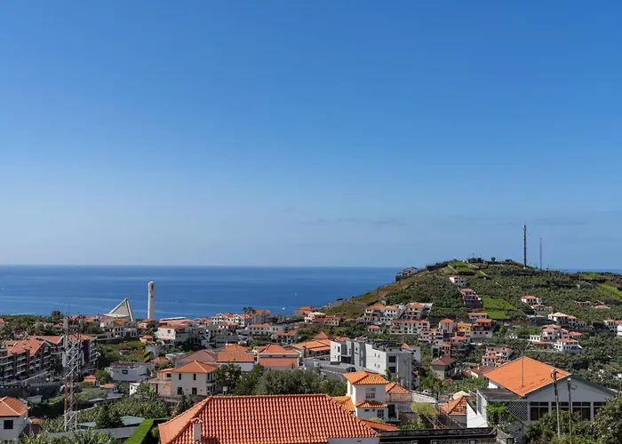 Lobos Horizon By An Island *